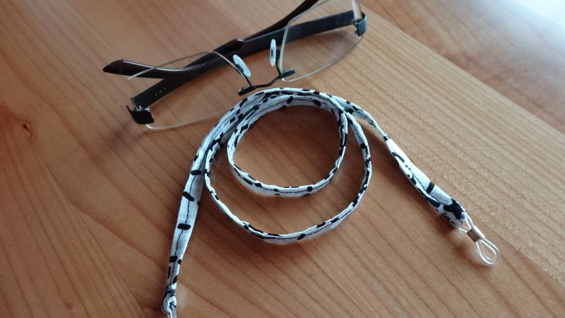  - weiß-schwarz gemustertes Brillenband, ob für Sie oder Ihn 