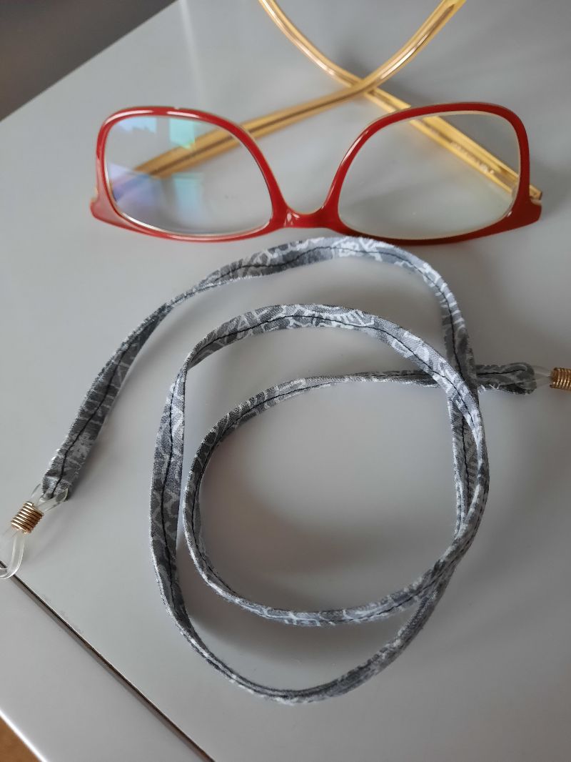  - hellgrau gemustertes Brillenband, ob für Sie oder Ihn