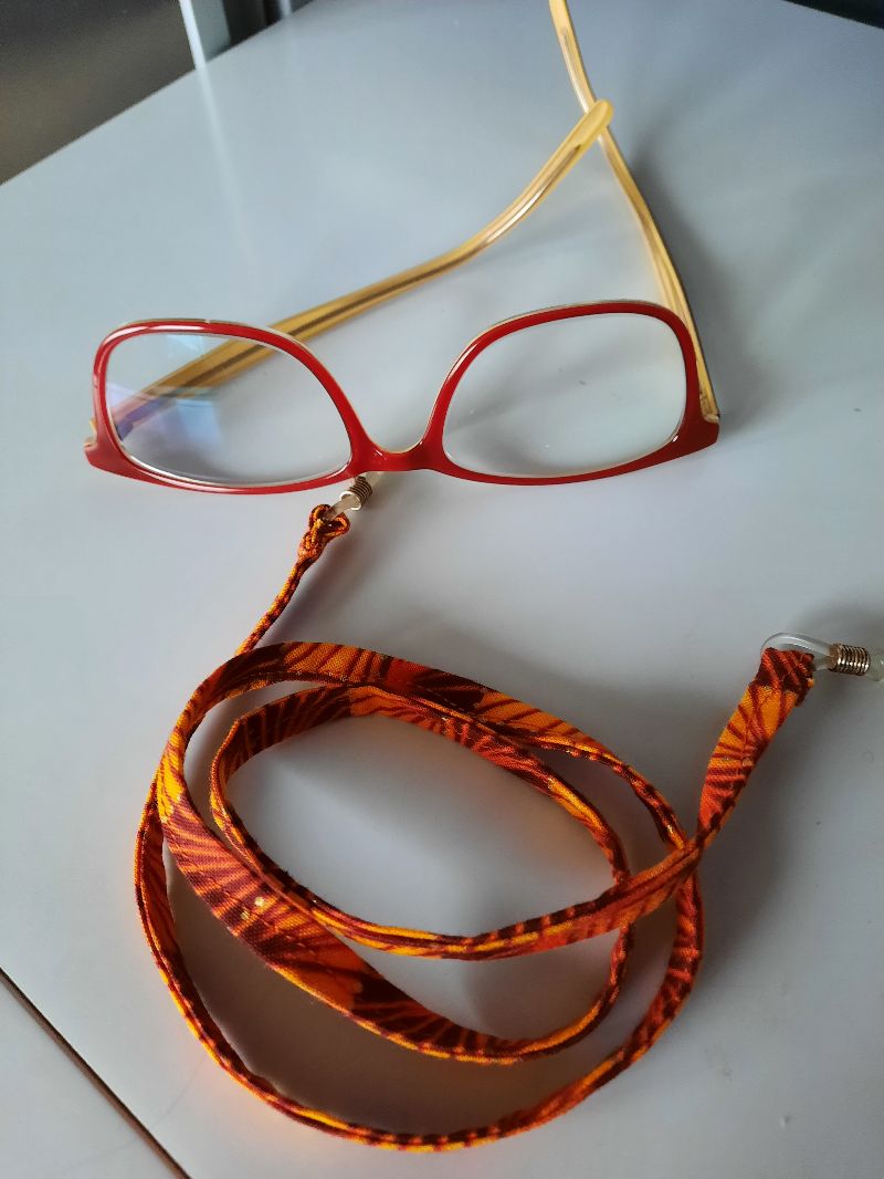  - Braun-orange-gelb gemustertes Brillenband mit etwas gold