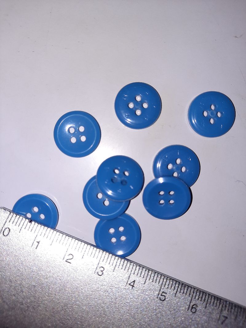  -  50 blaue Knöpfe, 4-Loch, Durchm. 1,4 cm