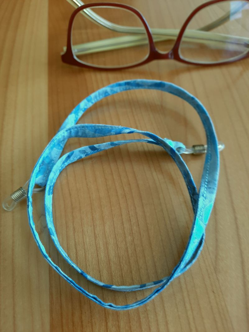  - türkis blau gemustertes Brillenband, für Sie oder Ihn