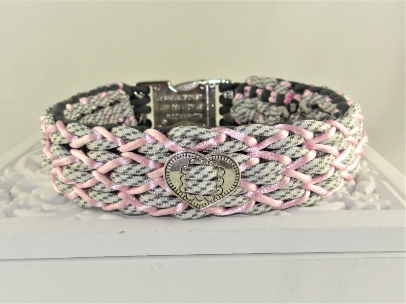 - Hundehalsband Herzilein grau/rosa alpines Halsband geflochten Flechthalsband aus Paracord wahlweise mit Zugstopp oder Klickverschluss aus Metall oder Kunststoff 