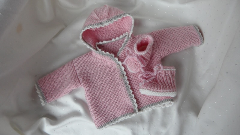 - Strickjacke, Babyschuhe für Frühchen aus Wolle (Merino) in rosa