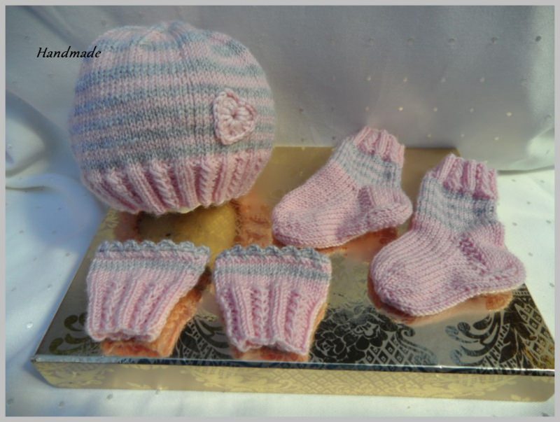  - Frühchen-Set, Mütze, Socken und Pulswärmer für Mädchen in rosa