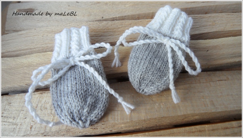  - Handgestrickte Babyhandschuhe zum Binden aus 100 % Wolle (Merino)