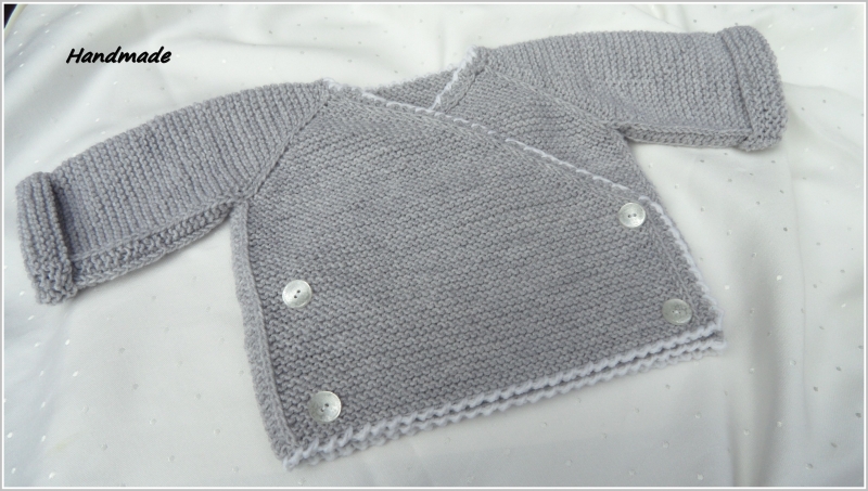  - Baby-Wickeljacke, handgestrickt, 100 % Wolle (Merino), grau/weiß