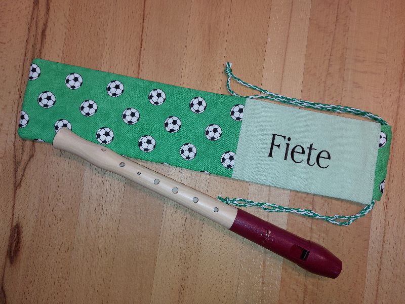  - Flötentasche mit Namen, Flötenbeutel - Fußball grün  (mit optionalen Zubehörfach/Futter/Halsband) 