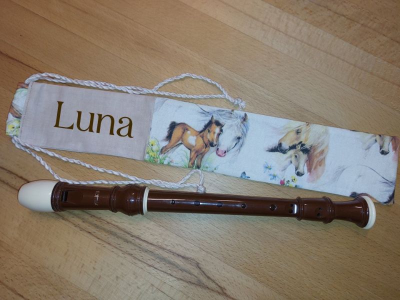  - Flötentasche mit Namen, Flötenbeutel - Pferde weiß (mit optionalen Zubehörfach / Futter / Halsband)