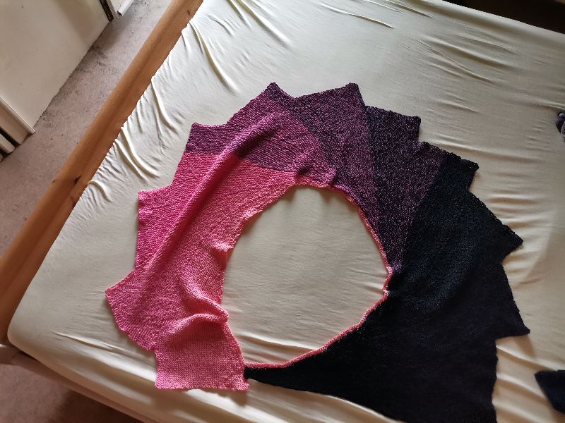  - Drachentuch aus Lacegarn in Baumwolle in grau/rosa