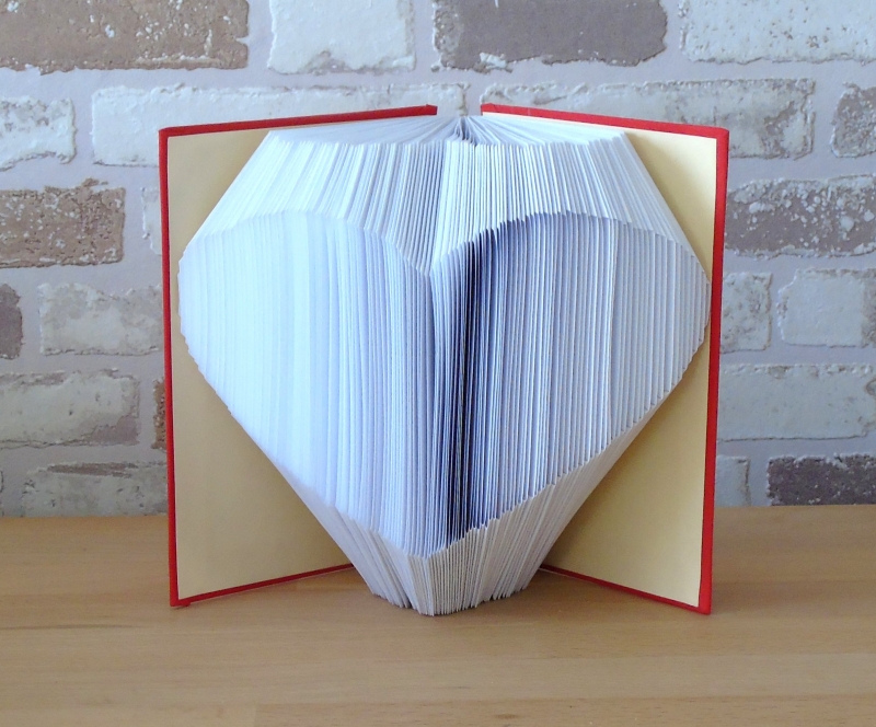  - gefaltetes Buch - Herz in einem handgebundenen Notizbuch // Buchkunst // Buchbinden // Dekoration // Geschenk // Muttertag // Valentinstag
