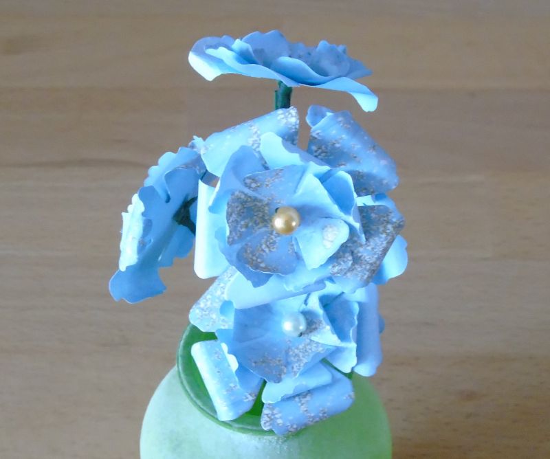  - Papierblumen – hellblaue Blütenstaude mit silbernen Akzenten // Dekoration // Geschenk // Papierblüten
