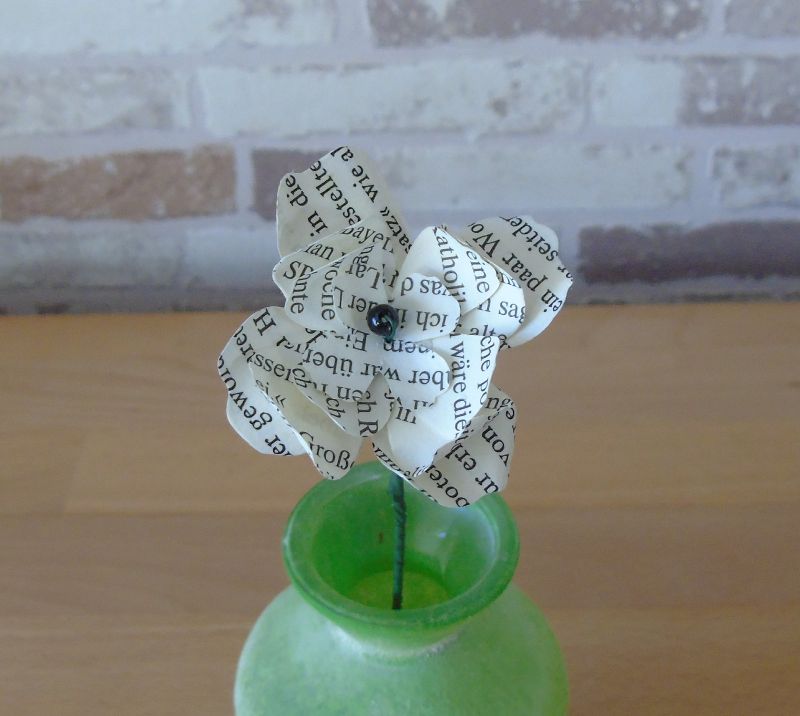  - Papierblumen - einzelne 4-blättrige Blüte mit langem Stiel // Papierblüte // Blumendeko