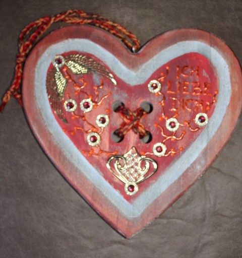  - Geschenk zum Valentinstag ICH LIEBE DICH abstrakt gestaltetes Herz aus Holz mit Acrylfarbe im Shabby-Stil bemalt mit Metallapplikationen verziert