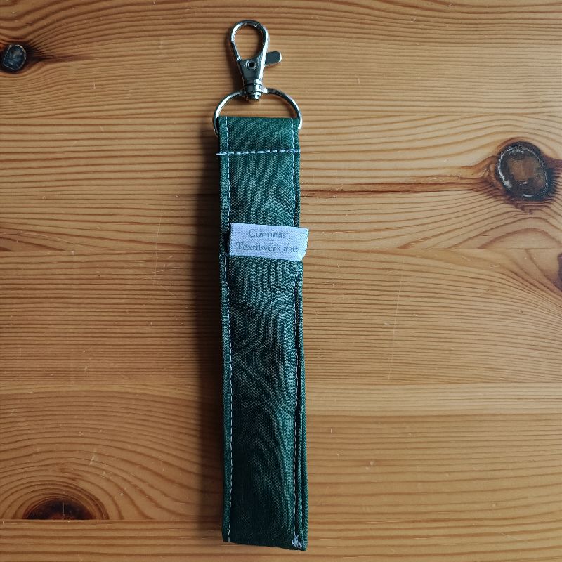  - Schlüsselband, 13cm lang, aus Stoffresten, grün