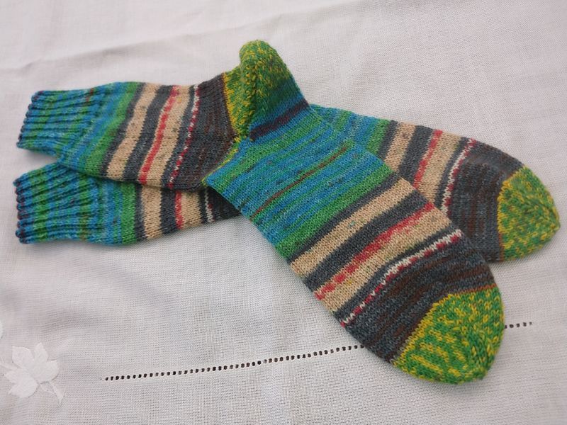 - Handgestrickte Socken mit Bumerangferse und Bandspitze Gr. 42/43 