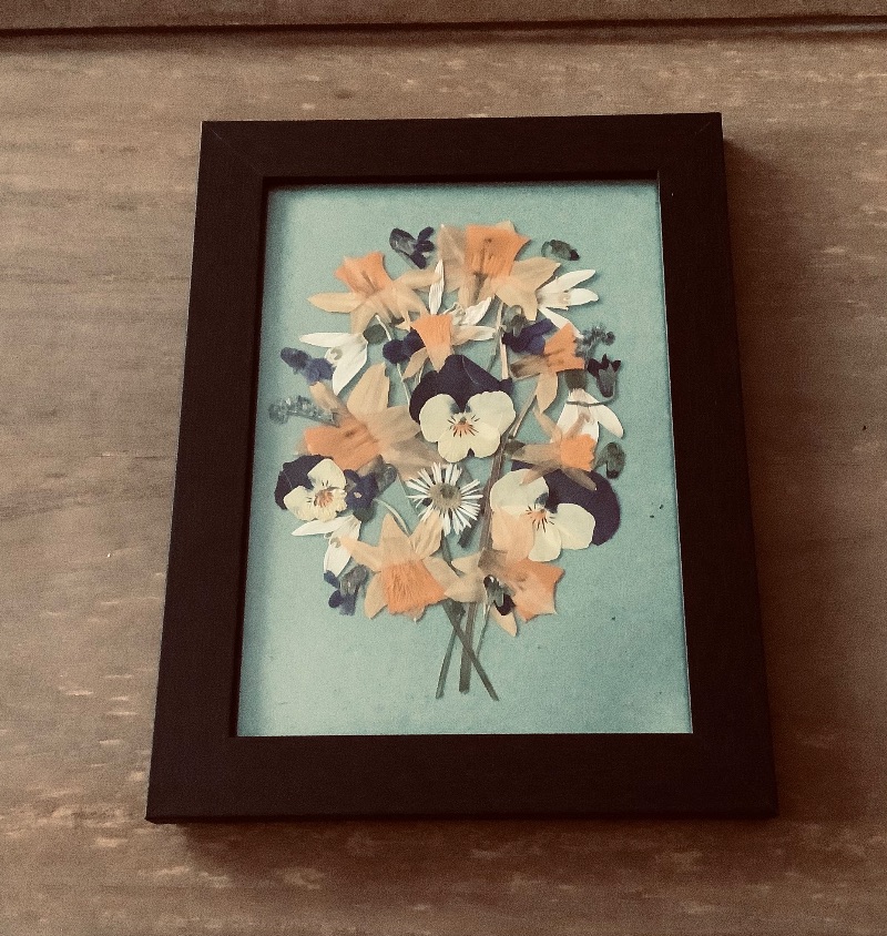  -  Holzbilderrahmen, Fotobilderrahmen mit echter Blüte - Echte gepresste Blüten, Frühlingsboten 