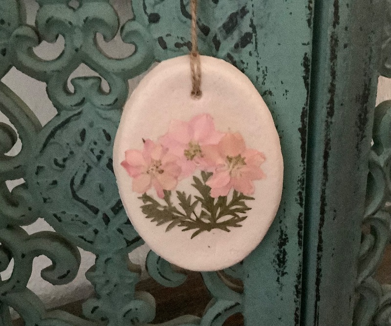  - Kleines Bild aus Salzteig mit echten Blüten - Rosa Akelei -