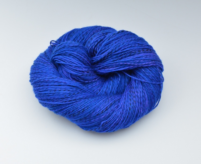  - ENZIAN - Merino Sockyarn violett striped  - 4 fädig - handgefärbt - LL 420/100g 