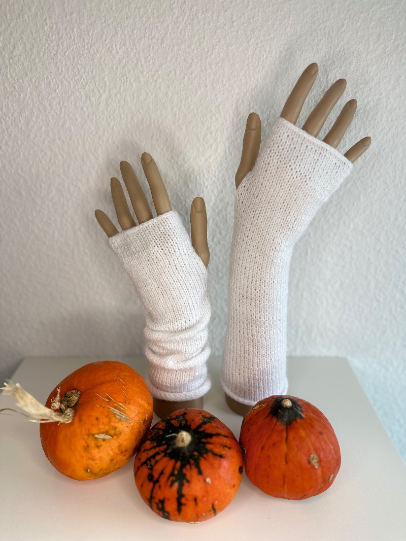  - Fingerlose Handschuhe,Pulswärmer in weiß,Stulpen minimalistisch gestrickt von KiniasKnitting
