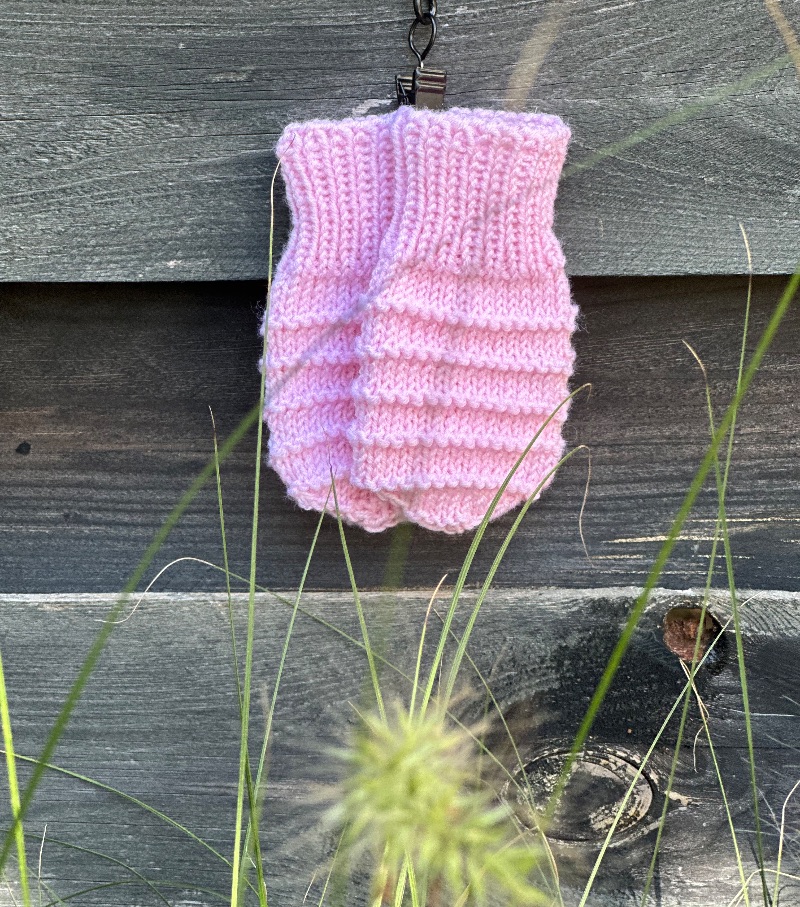  - Baby Handschuhe,Fäustlinge für Neugeborene 0-3 Monate,Rosé,Rosa,Merinowolle,gestrickt von KiniasKnitting