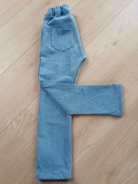  - Jeans-Schlupfhose für Mädchen, selbst genäht, Größe 122 in hellblau, entdecken