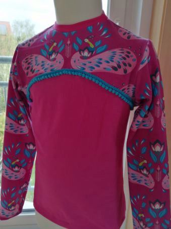  -  Langarmshirt, Mädchen, Größe 128, pink, mit wunderschönen Pfauen und verspielter Borte