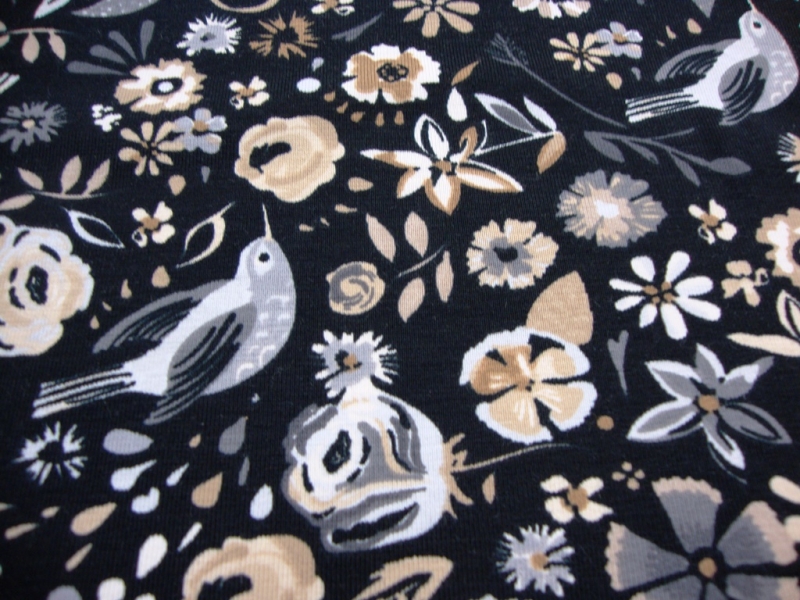  - 1,06m Reststsück Baumwolljersey Blumen Vögel auf schwarz beige LOWER BIRD kaufen