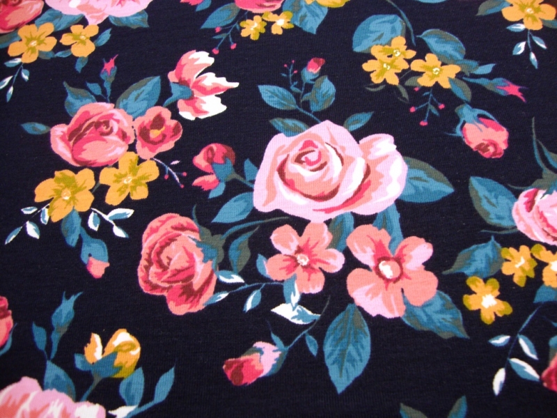  - Baumwolljersey Digitaldruck Blumen Rosen Natur auf dunkelblau kaufen Meterware Rosenstoffe Jersey