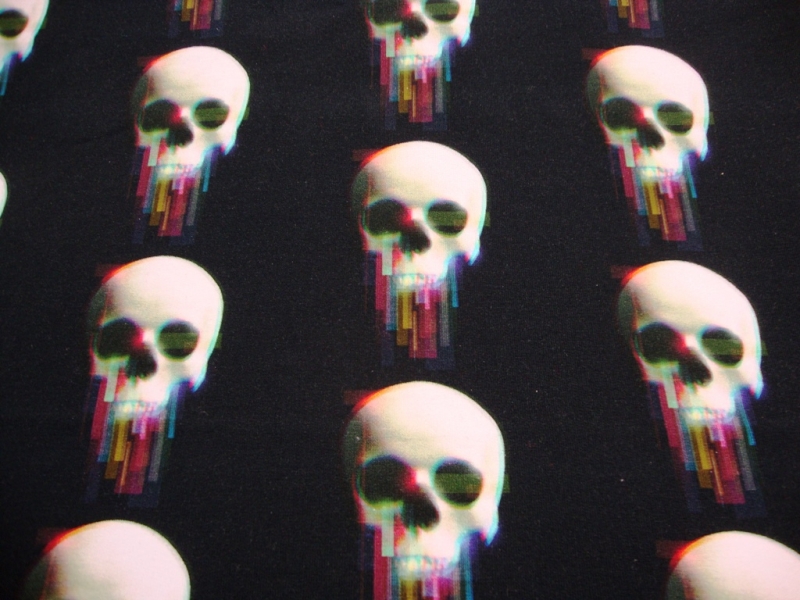  - French Terry Sweat Skulls weißer Totenköpfe Schädel mit Farbverlauf auf schwarz Meterware kaufen