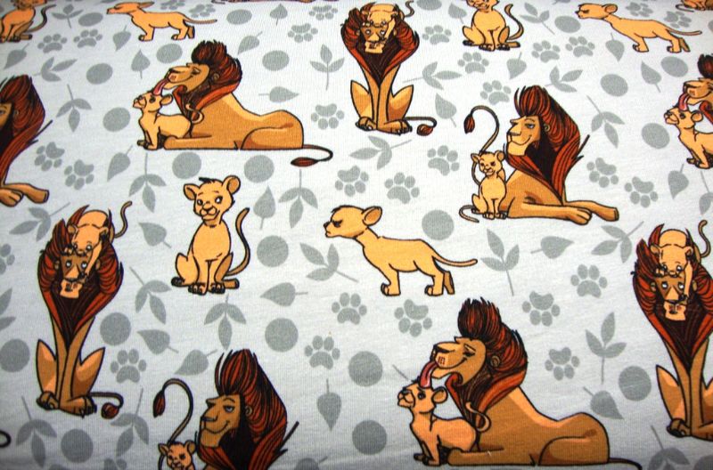  - Baumwolljersey kleiner Löwe Babylöwe und Papa-Löwe auf grau von Glünzstoffe Kinderstoffe Shirt Meterware kaufen