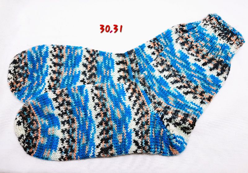  - handgestrickte Socken, Grösse 30/31, 1 Paar  weiß-blau-bunt gestreift, Sockenwolle