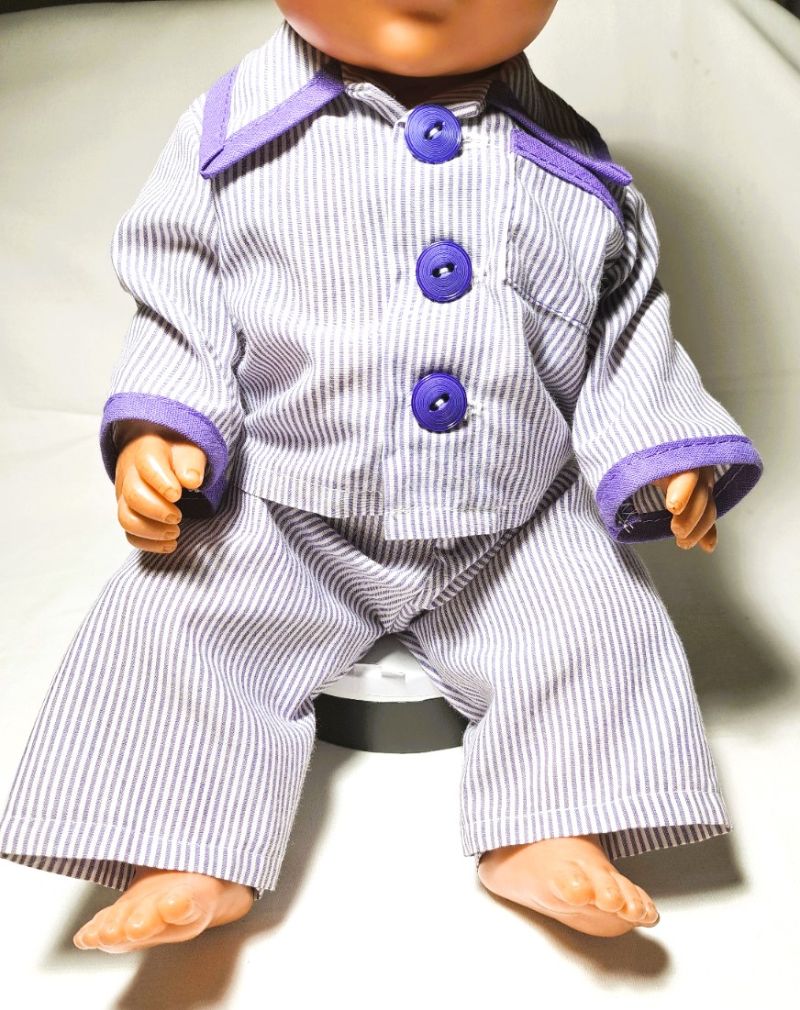  - genähter Puppen-Schlafanzug weiß-grau-lila Größe 43-46 cm