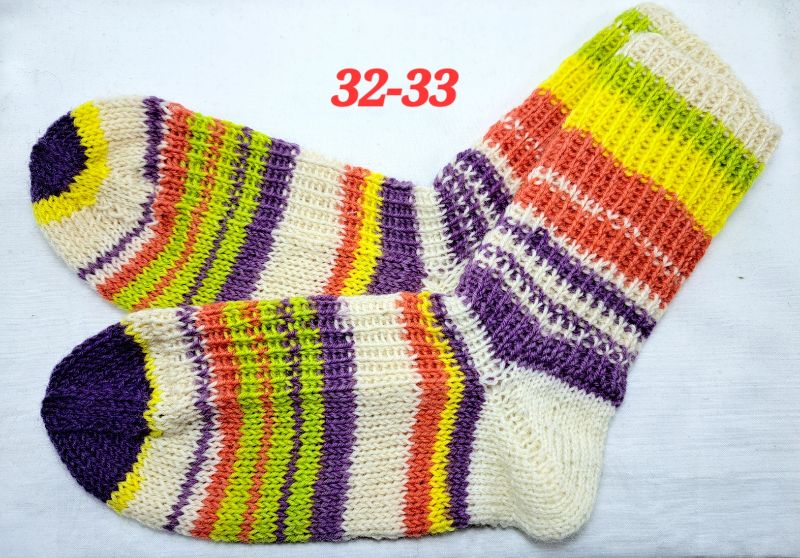  -  handgestrickte Socken, Grösse 32-33,   1 Paar  -grün-lila-weiss gestreift, Sockenwolle