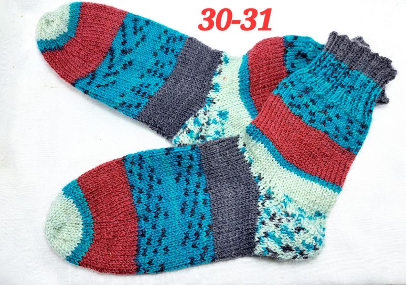  - 1 Paar handgestrickte Socken, Grösse 30-31, blau-grün-grau,rot, Sockenwolle