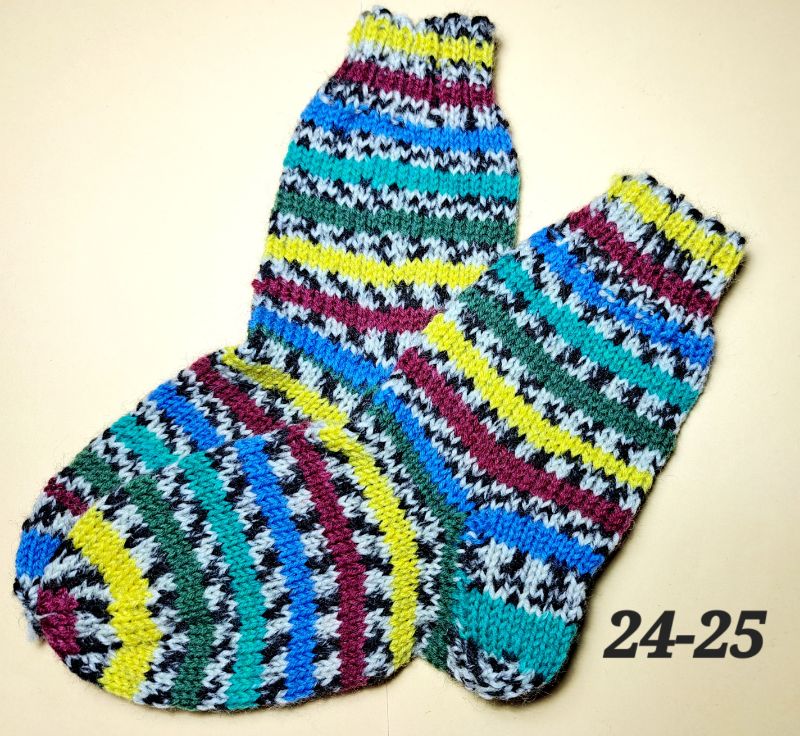  -  handgestrickte Socken, Gr. 24-25, 1 Paar grün-gelb-rot gestreiftt, Sockenwolle 