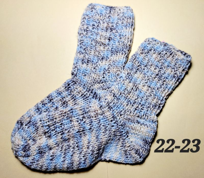  -  handgestrickte Socken, Größe 22-23, 1 Paar hellblau-grau-beige meliert, Sockenwolle mit Baumwolle