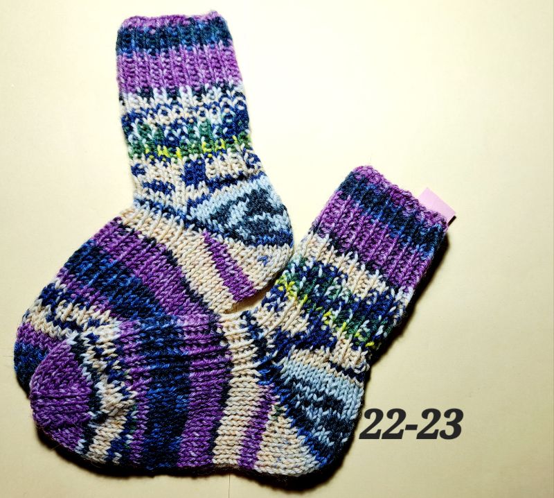  -  handgestrickte Socken, Größe 22-23, 1 Paar -lila-beige-blau-gestreift, Sockenwolle   