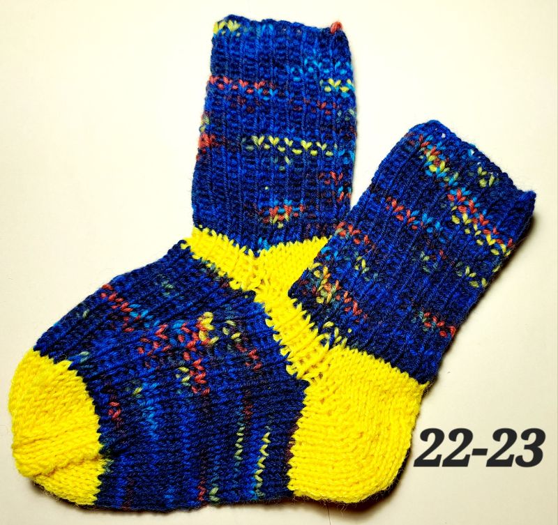  -  handgestrickte Socken, Größe 22-23, 1 Paar , blau-gelb meliert Sockenwolle  