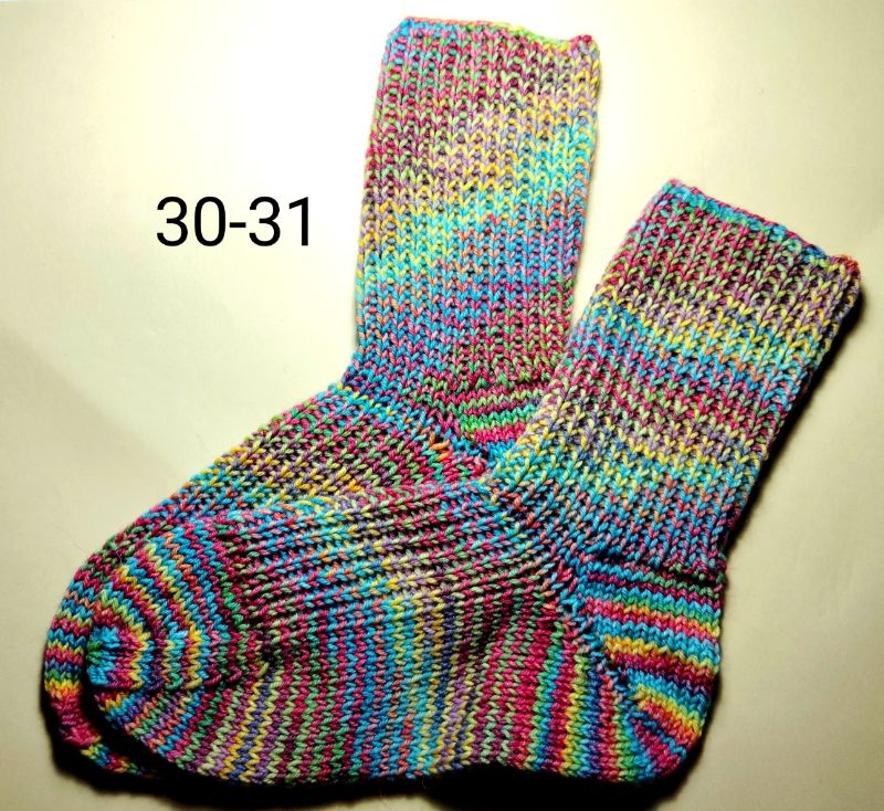  -  handgestrickte Socken, Größe 30/31, 1 Paar Regenbogenfarben, Sockenwolle mit Baumwollanteil 