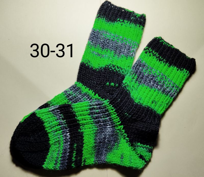  -  handgestrickte Socken, Größe 30/31, 1 Paar grün-schwarz-grau gestreift, Sockenwolle mit Baumwollanteil