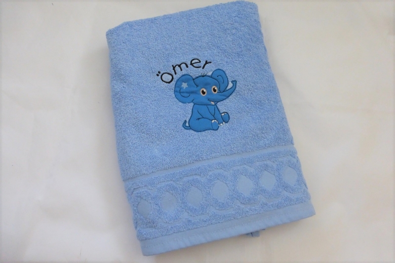  - süßes Handtuch bestickt mit Name und Elefant, hellblau, personalisiert, von Dieda
