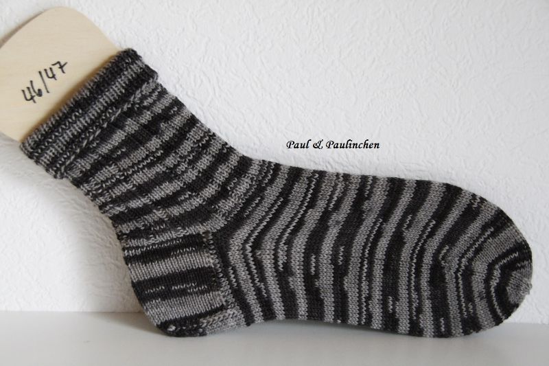  -  Socken handgestrickt, Größe 46/47, Artikel 4410 Fb.:schwarz/grau bei Paul & Paulinchen  