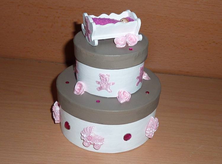  - Geldgeschenkverpackung Torte mit Wiege und Baby - rosa-weiß-braun