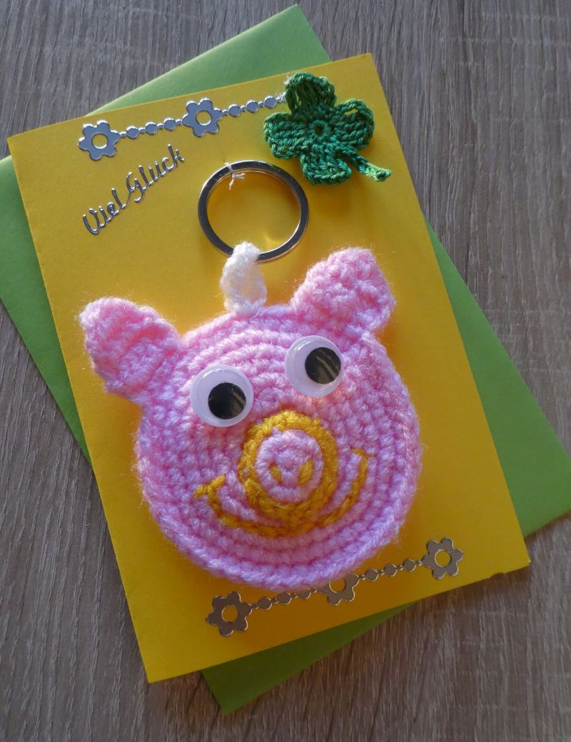  - Schlüsselanhänger / Taschenanhänger Glücksschweinchen inkl. Grußkarte und Briefumschlag (rosa-gelb-grün)