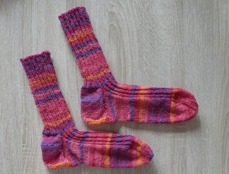  - Gestrickte Socken Größe 40/41 rosa-pink-lila-orange