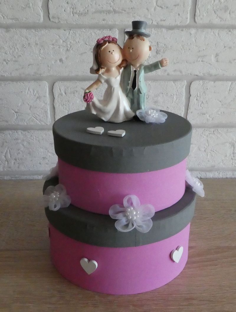  - Geldgeschenkverpackung zweistöckige Torte mit Brautpaar und Verzierungen (rosa/grau)