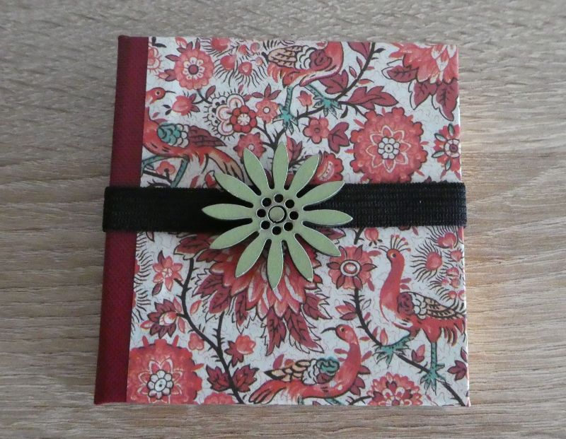  - Hangefertigtes Haftnotizzettelbüchlein aus Papier und Buchleinen - Blumen und Vögel (rot-weiß-grün)