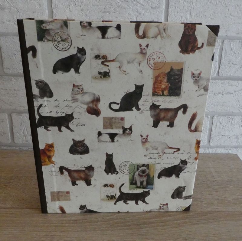  - Handgefertigtes Ringbuch für DIN A5 aus Pappe, Papier und Buchleinen - Motiv: Katzen