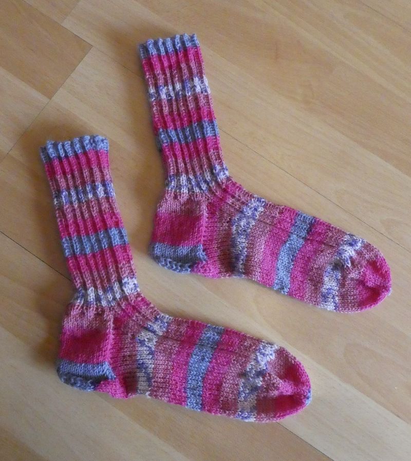  - Gestrickte Socken Größe 36/37 (rosa-lila-pink)