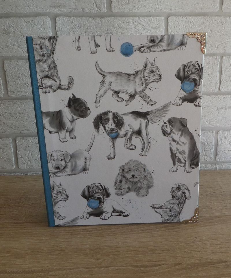  - Handgefertigtes Ringbuch für DIN A5 aus Pappe, Papier und Buchleinen mit Metallecken - Motiv: Hunde